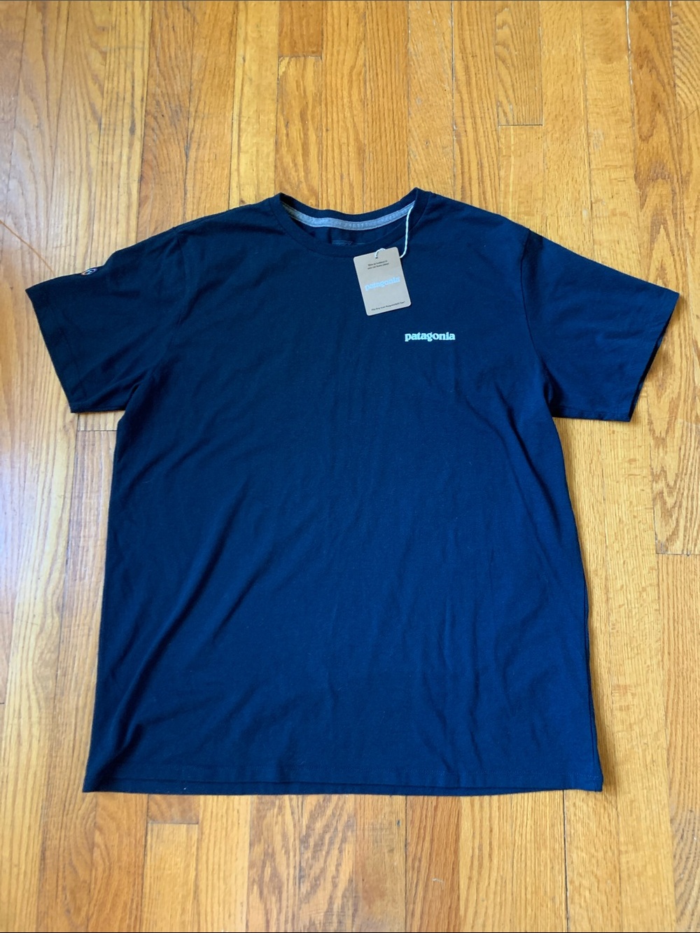 Patagonia Women's P-6 Classic Navy Short-Sleeve Crew Tee with Small Logo Size XL